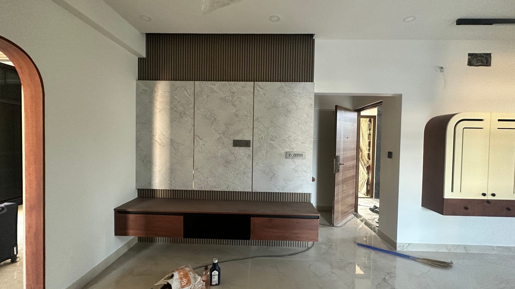 Living room interior with feature wall by Home Admire